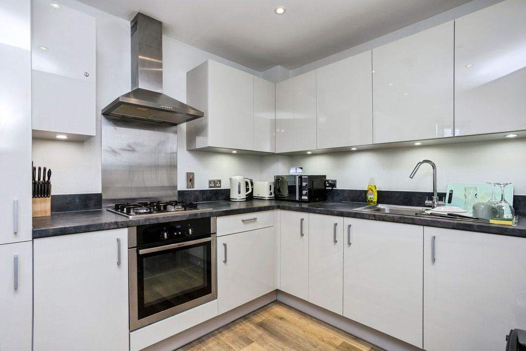 Property photo 2 of 17 Photo