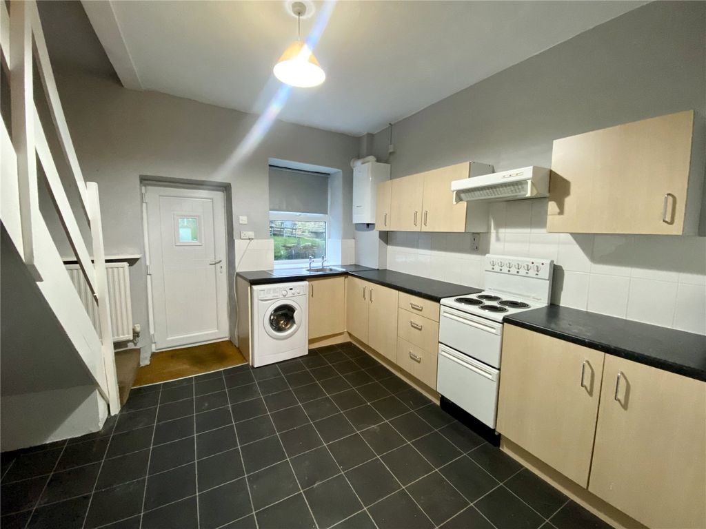 Property photo 2 of 8 Kitchen