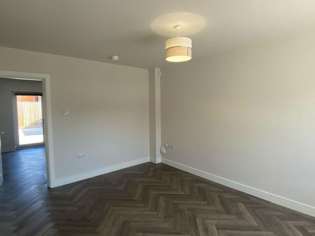 Property photo 2 of 24 Lounge.Jpg