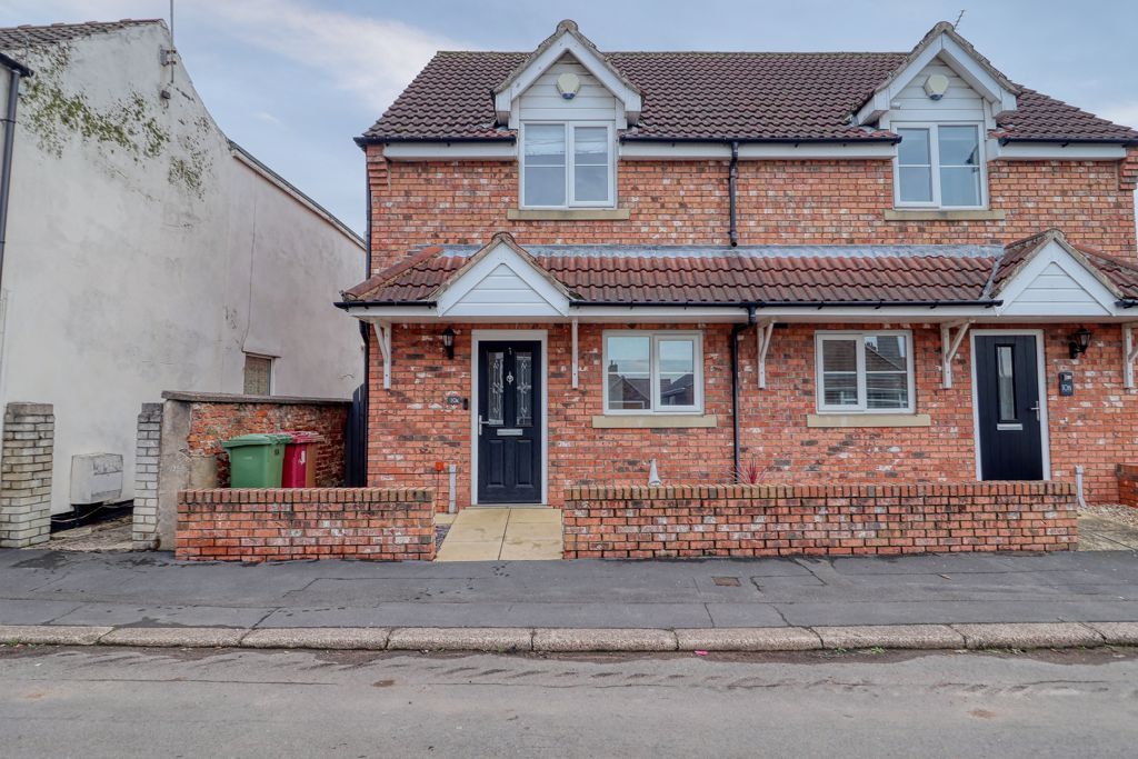 Property photo 1 of 11 Frontal