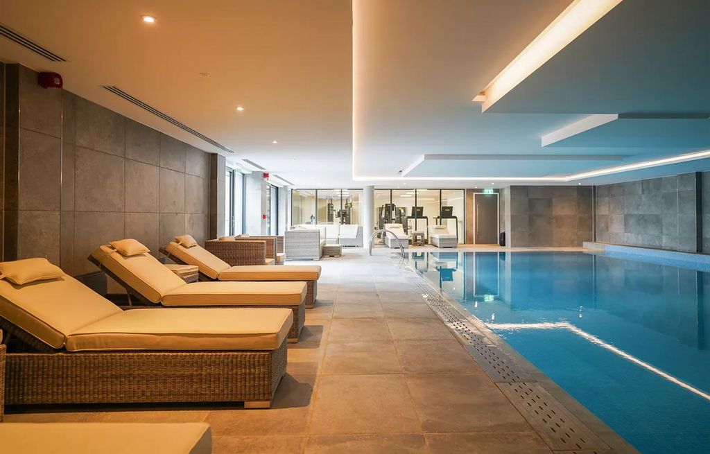 Property photo 2 of 21