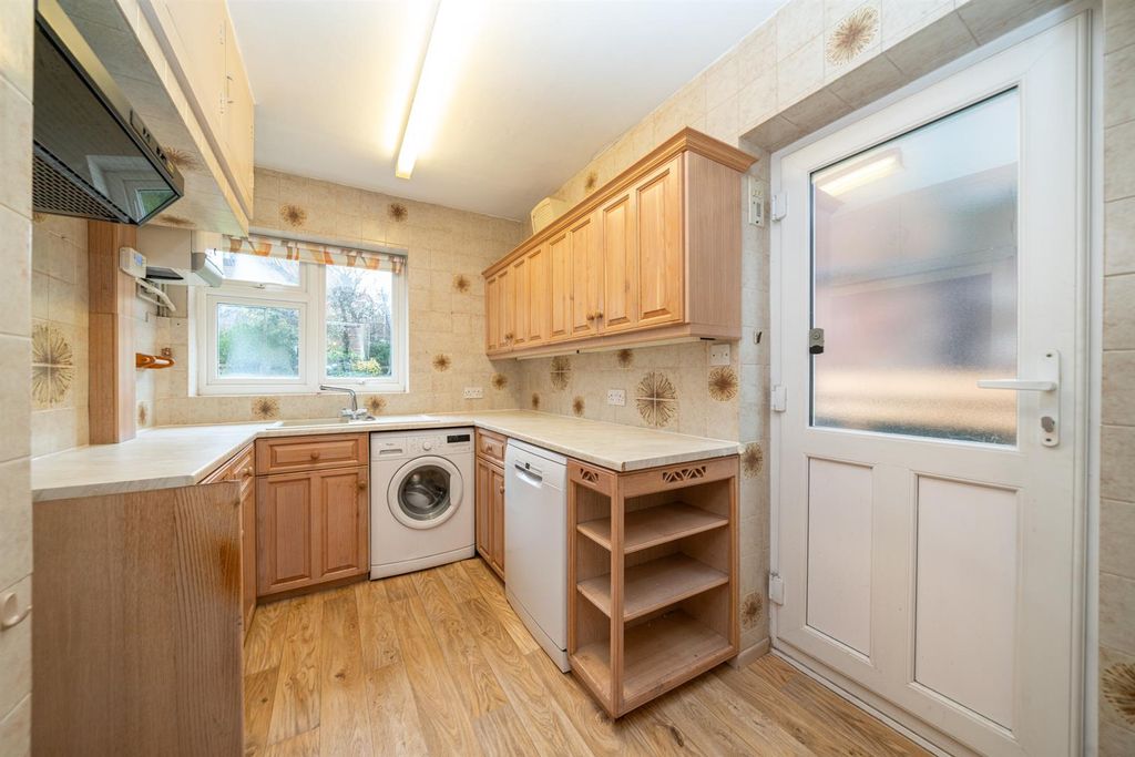 Property photo 3 of 19 Kitchen