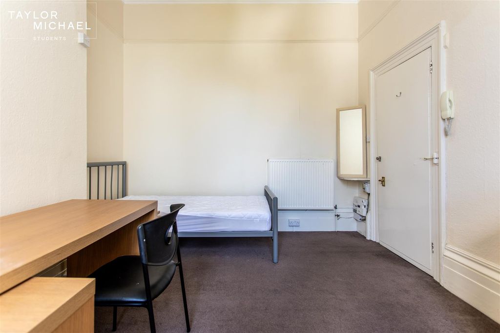 Property photo 3 of 9 Bedroom