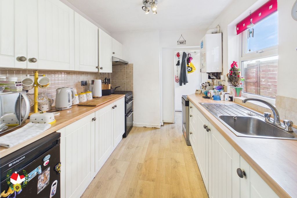 Property photo 2 of 13