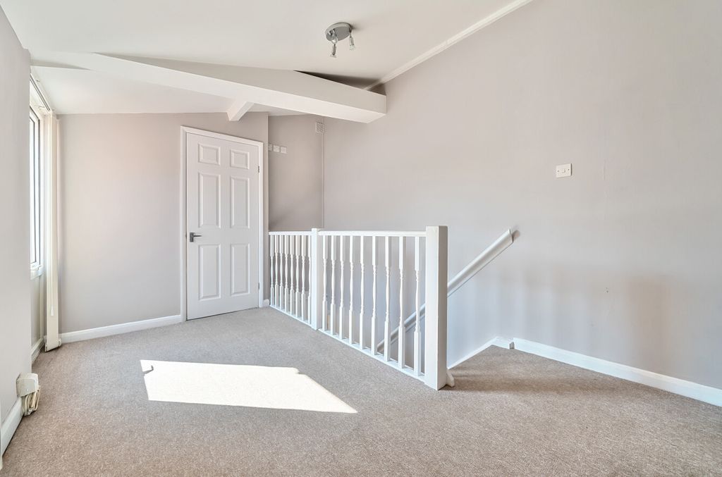 Property photo 2 of 19 1314267-10-685913...