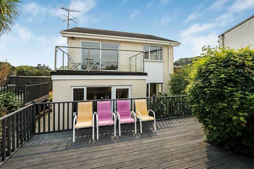 Property photo 2 of 18