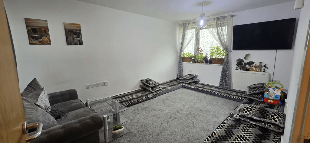 Property photo 2 of 6 Gallery