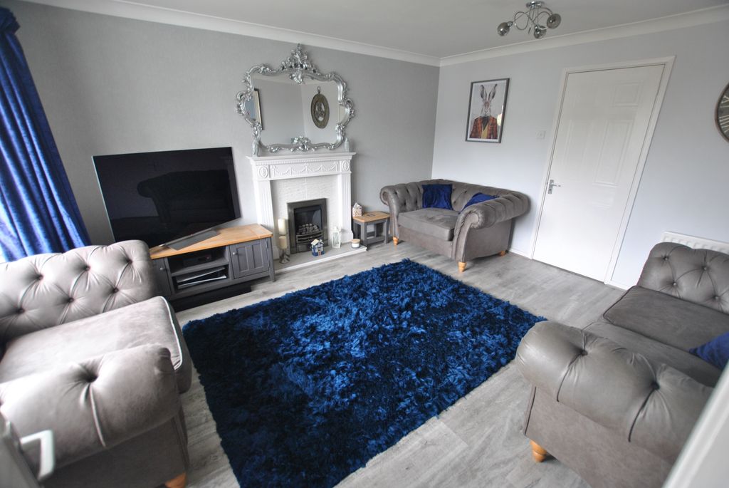 Property photo 1 of 20 Lounge