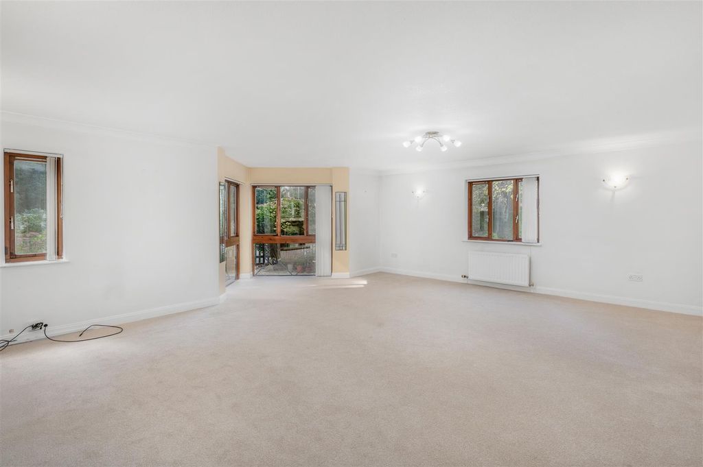 Property photo 2 of 17 1 Hornbeam Close, Banbury-4.Jpg