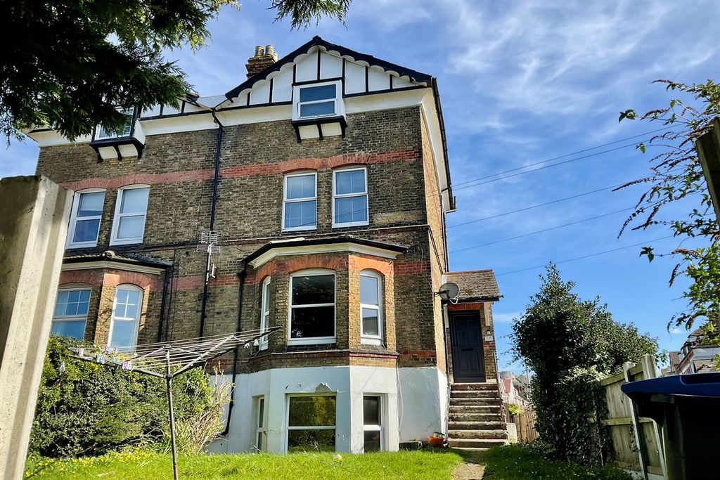 Property photo 1 of 16 (Main)