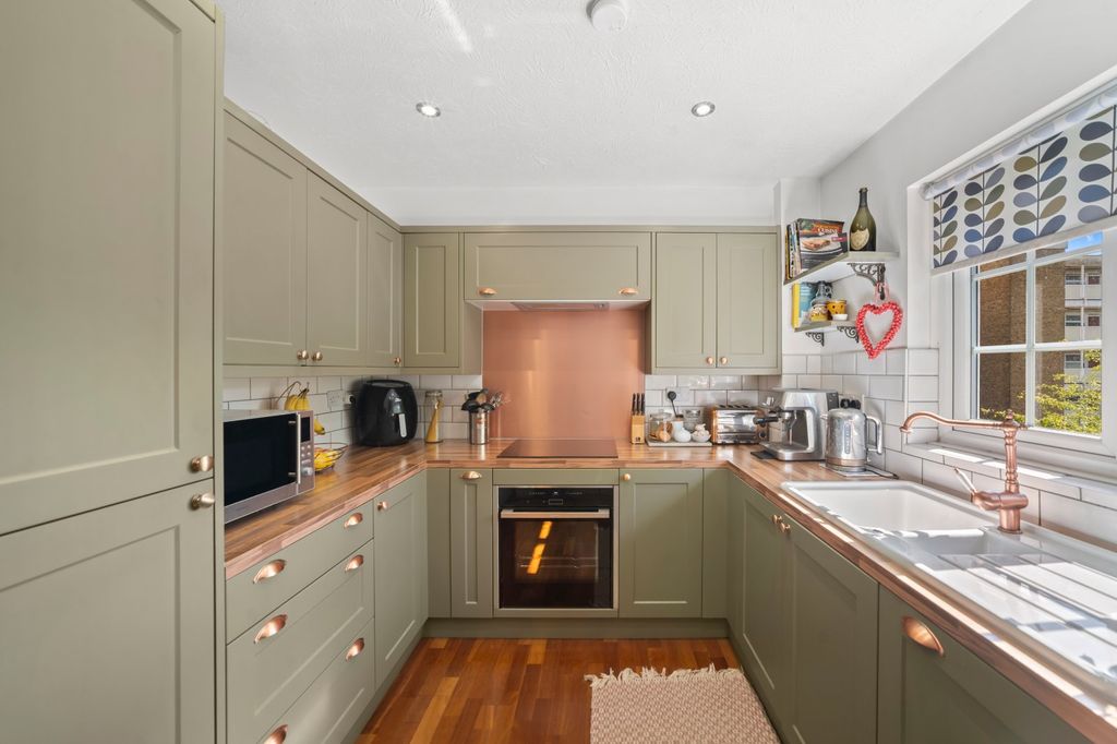 Property photo 2 of 11 Kitchen