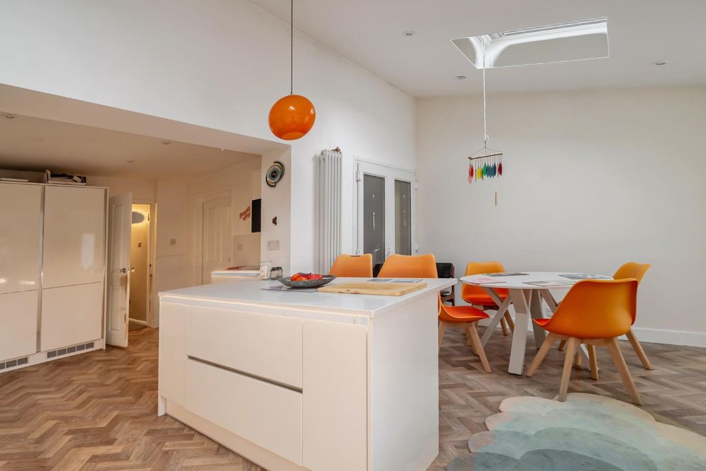 Property photo 3 of 17 1405276-16-698Cbaa3918Bf.Jpg