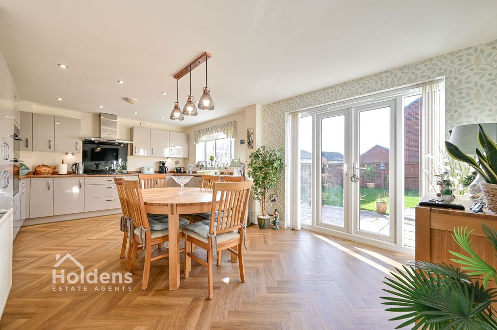 Property photo 2 of 25