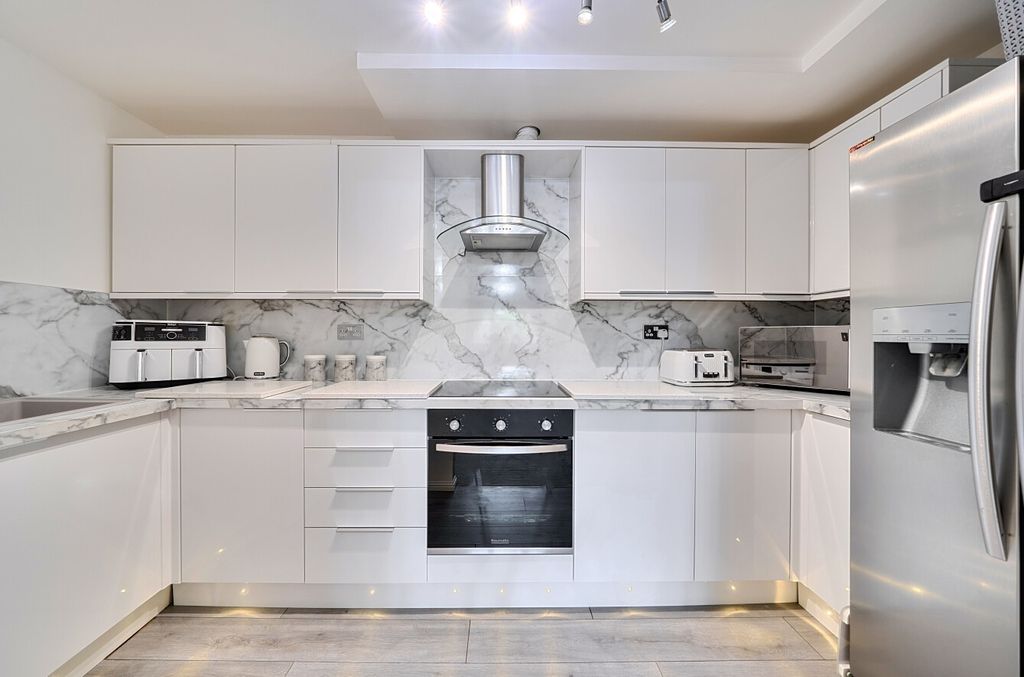 Property photo 2 of 12 5018686