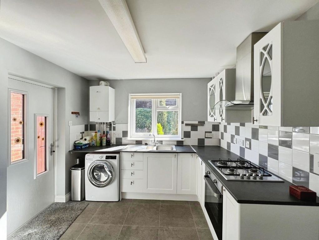Property photo 2 of 15 Pbox-Kitchen-342160.Jpg
