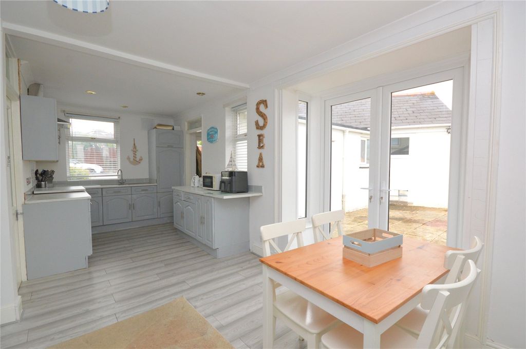 Property photo 2 of 17 Kitchen/Dining Area