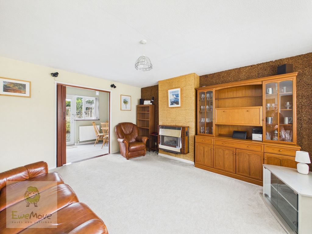 Property photo 3 of 14 Living Room