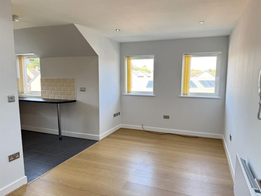 Property photo 2 of 12 Img_0476.Jpeg