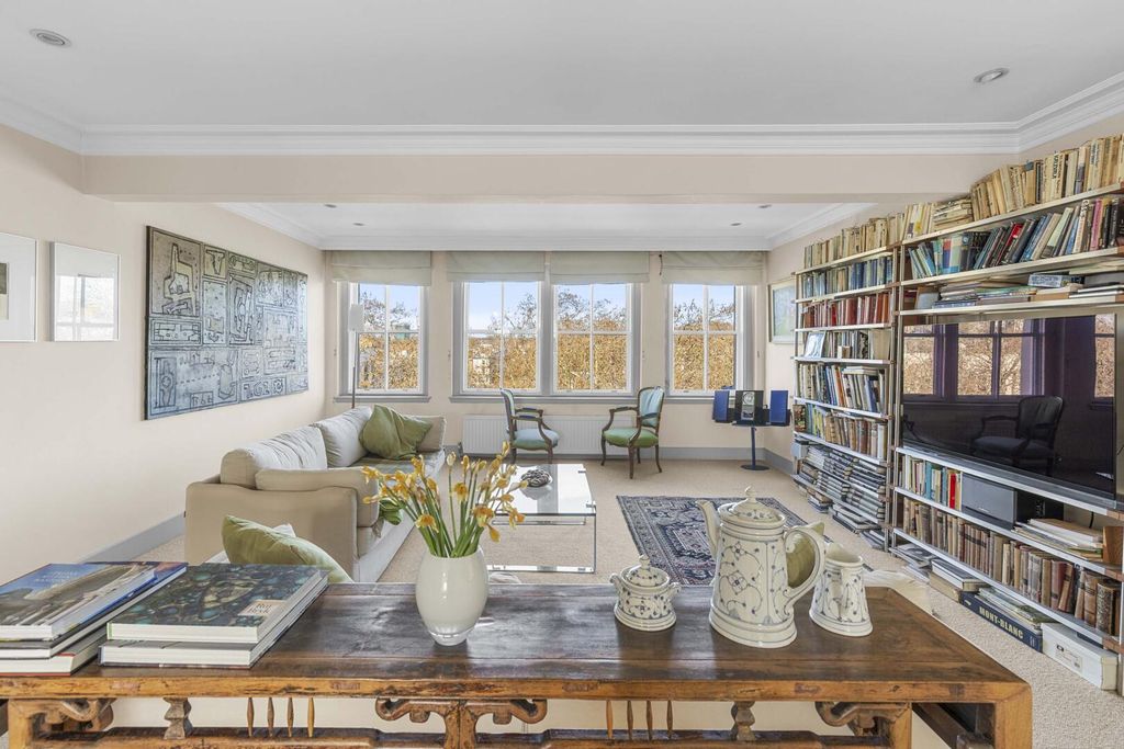 Property photo 3 of 20 Living Room