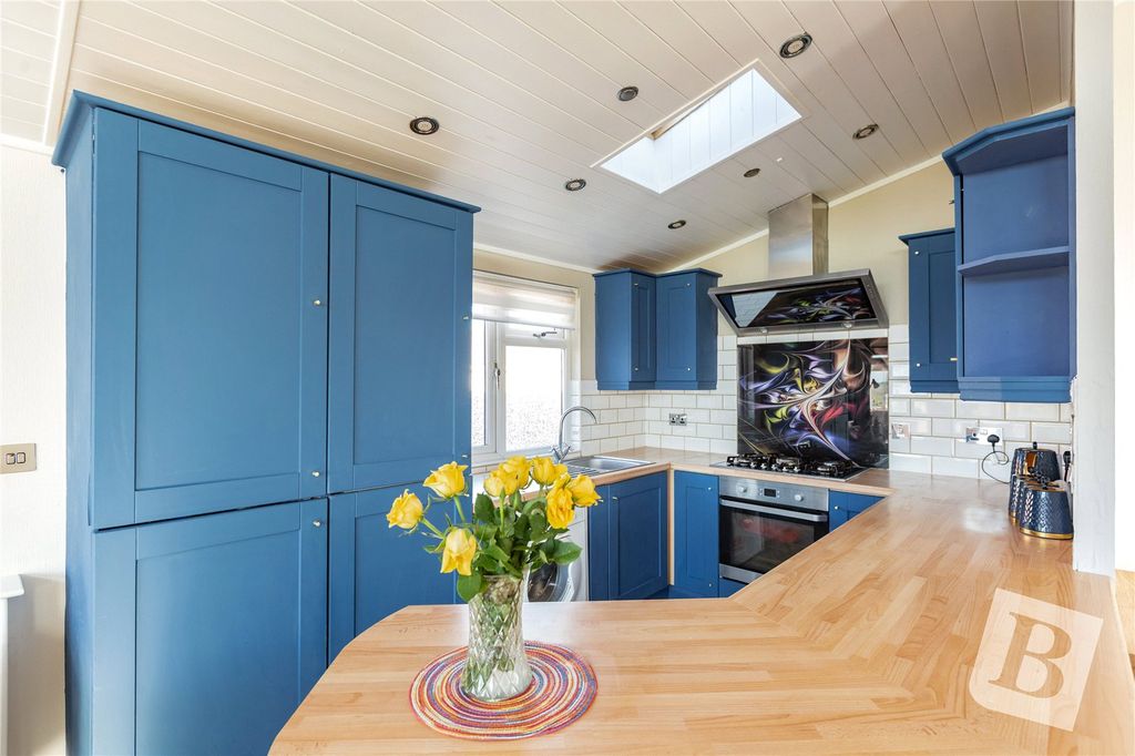 Property photo 3 of 18 Lounge/Kitchen