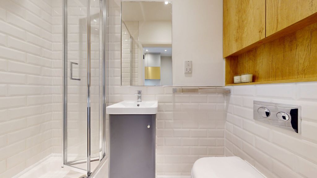 Property photo 3 of 15 Bathroom