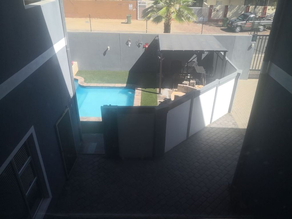 Property photo 2 of 35