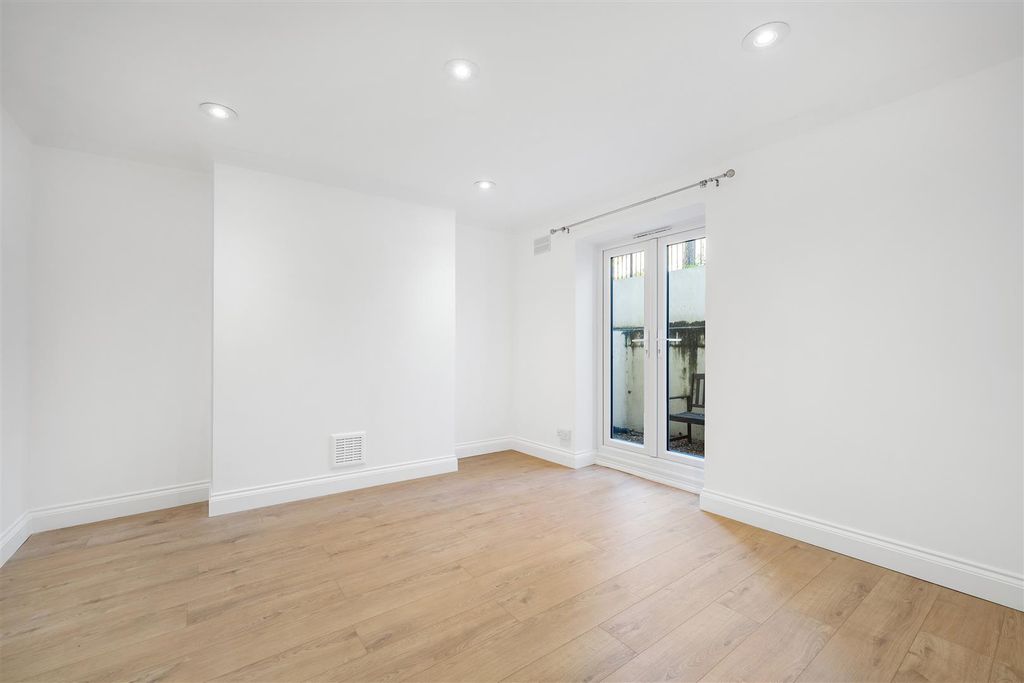 Property photo 1 of 11 12