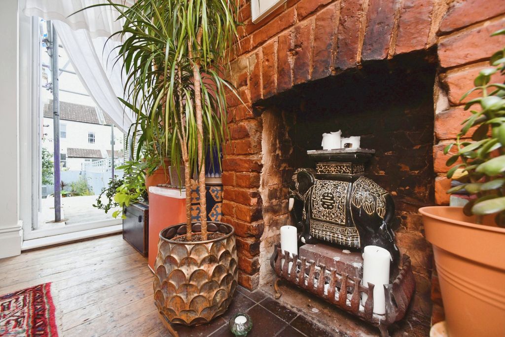 Property photo 3 of 20