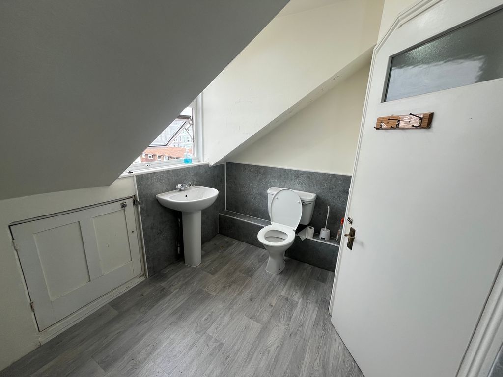 Property photo 3 of 8 Bathroom