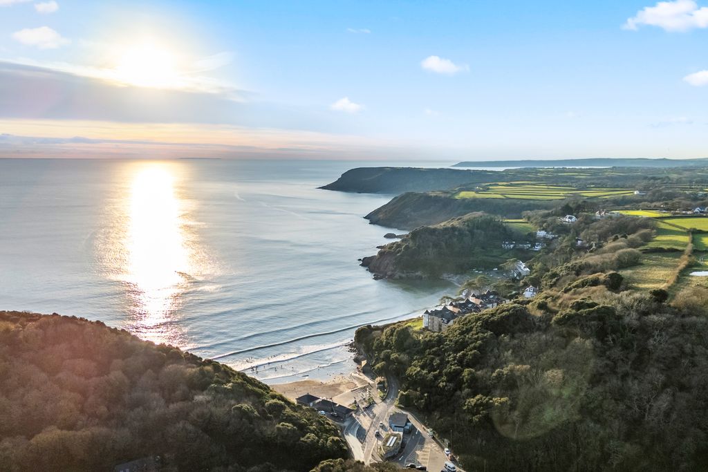 Property photo 3 of 40