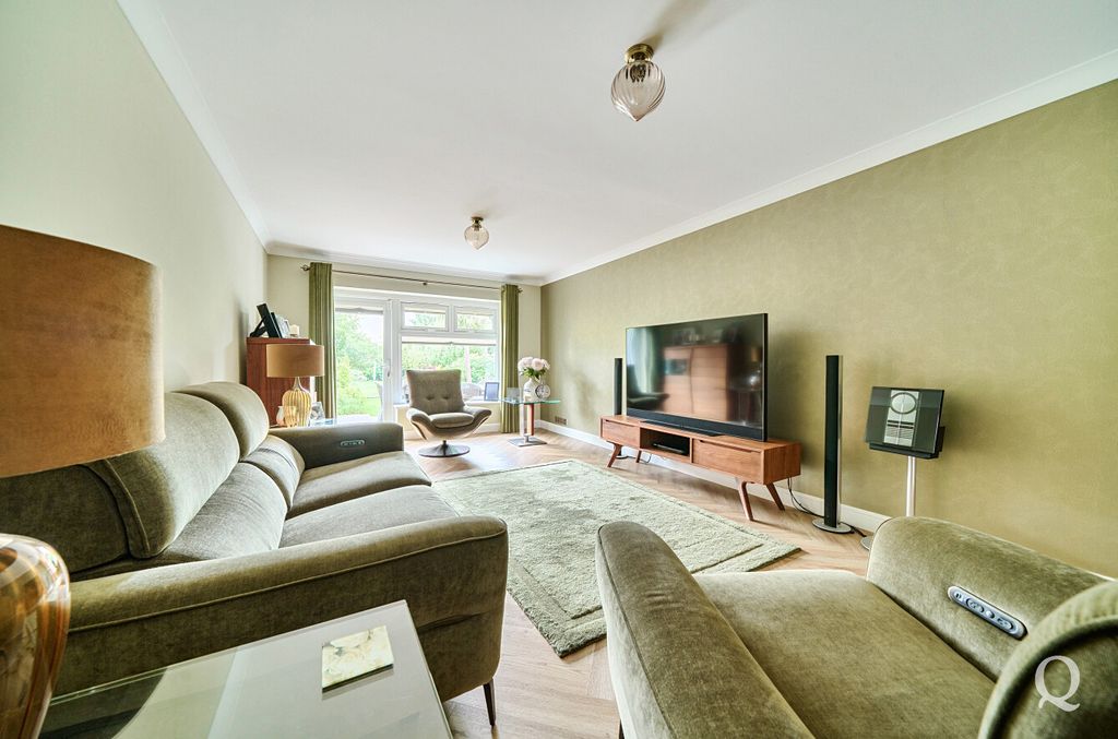 Property photo 2 of 32 Eeffc355-d9A9-4Ca...