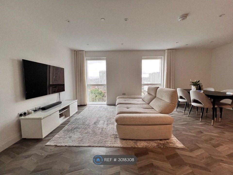 Property photo 3 of 11 Living Room