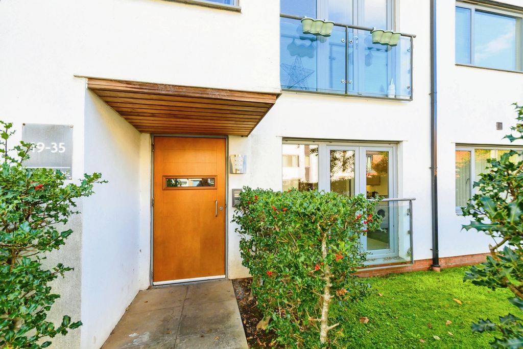 Property photo 1 of 16 External