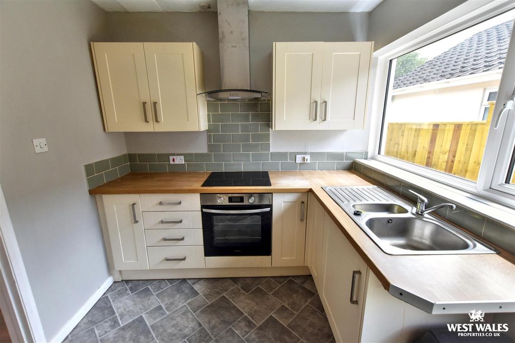 Property photo 2 of 22 10 (19).Jpg
