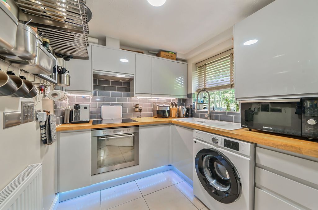 Property photo 3 of 14 1300777-6-68397d3...