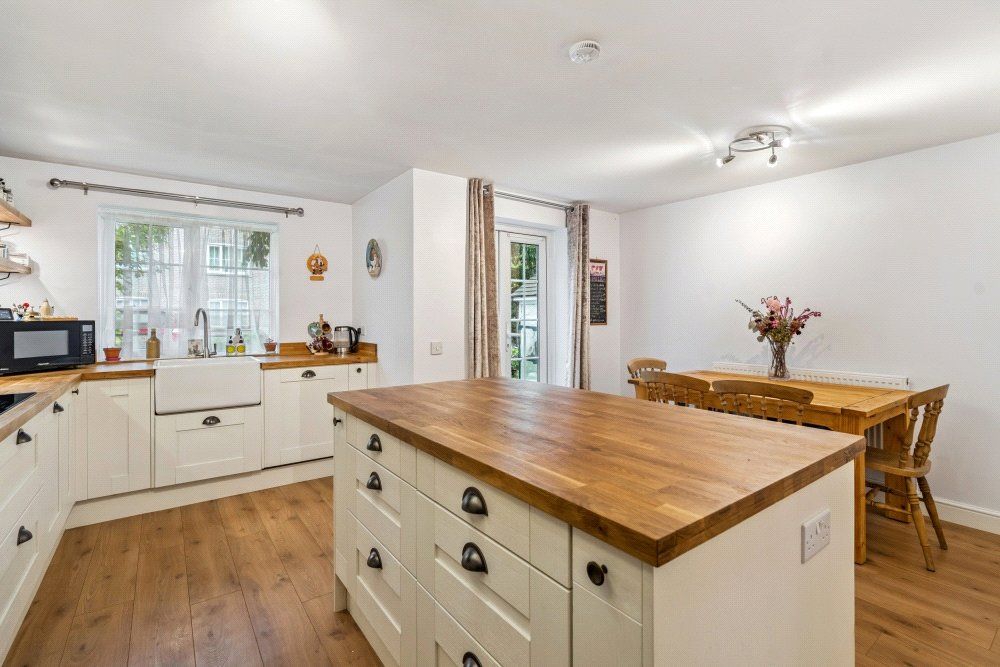 Property photo 2 of 21 Kitchen