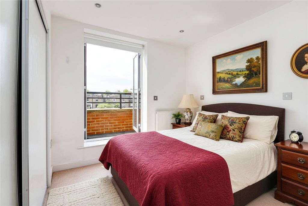 Property photo 2 of 8