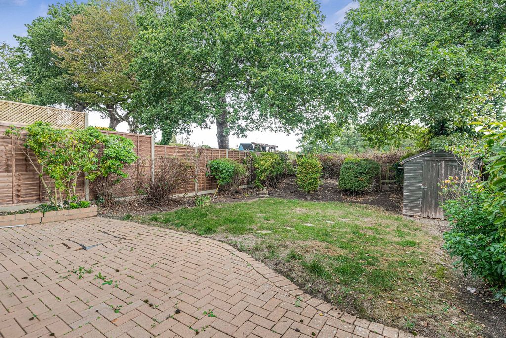 Property photo 2 of 17 Photograph 4