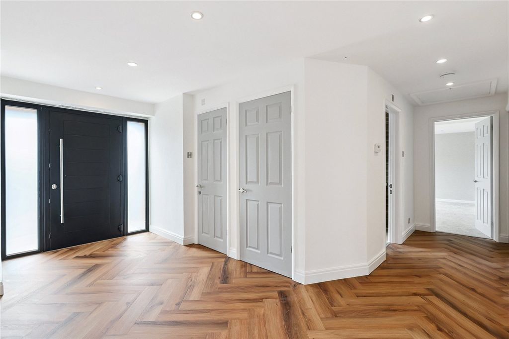 Property photo 3 of 12 Hallway
