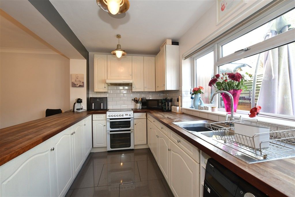 Property photo 3 of 13 Kitchen