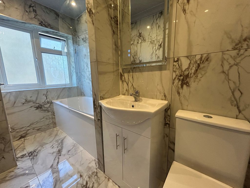 Property photo 3 of 7 Bathroom