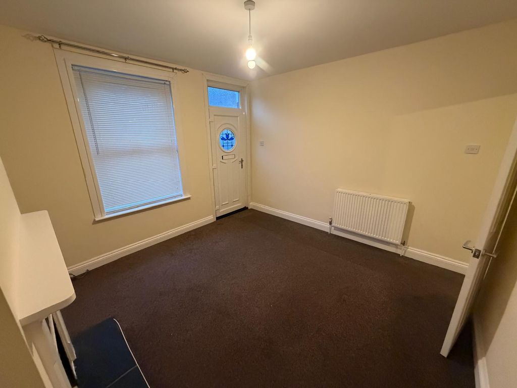 Property photo 2 of 11 Lounge 