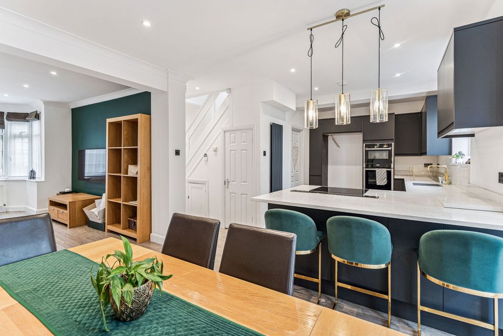 Property photo 3 of 26