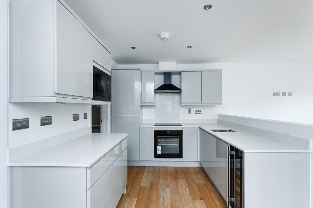 Property photo 2 of 16 Showhomebeeston-5