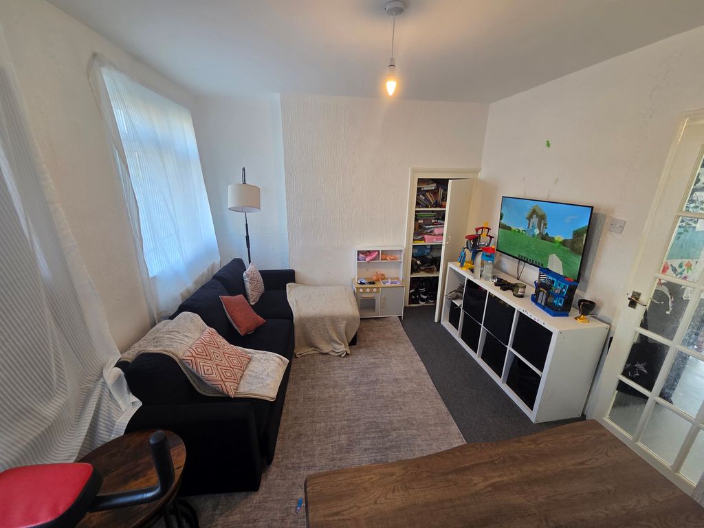 Property photo 2 of 8