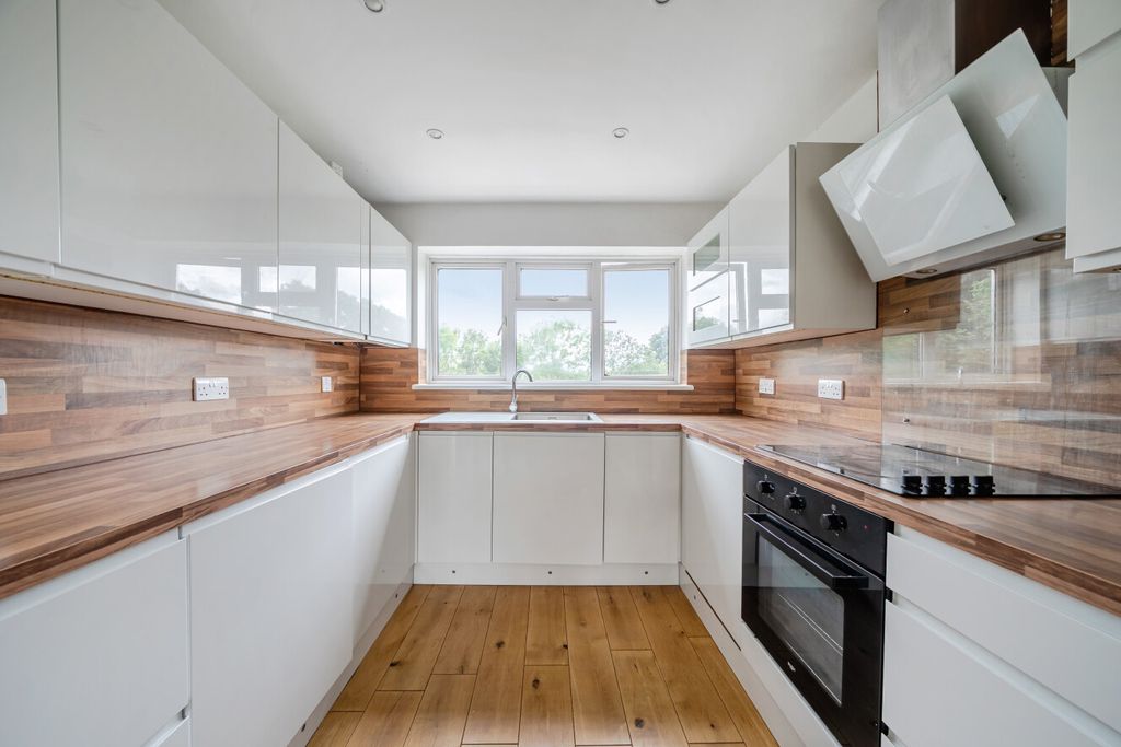 Property photo 2 of 17 1463599-16-6A0B11...