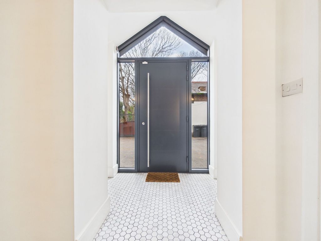 Property photo 2 of 30