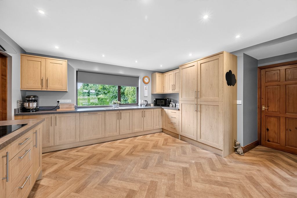 Property photo 2 of 18 Kitchen/Dining Room