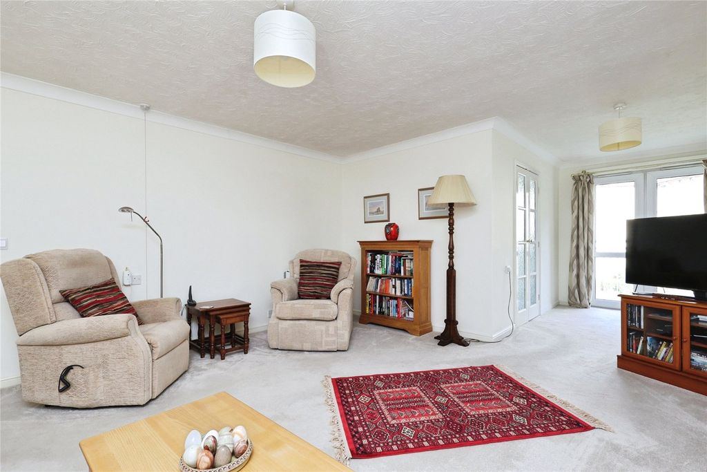 Property photo 2 of 11 Living Room