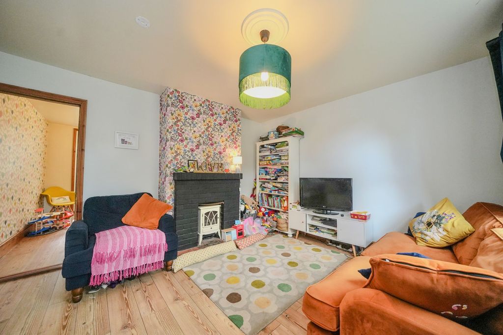 Property photo 2 of 17